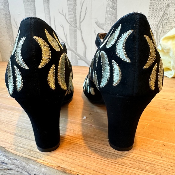 Miss L Fire Garland Stitched T-Strap Mary Jane Heels Size 7.5 EUC - Picture 5 of 5